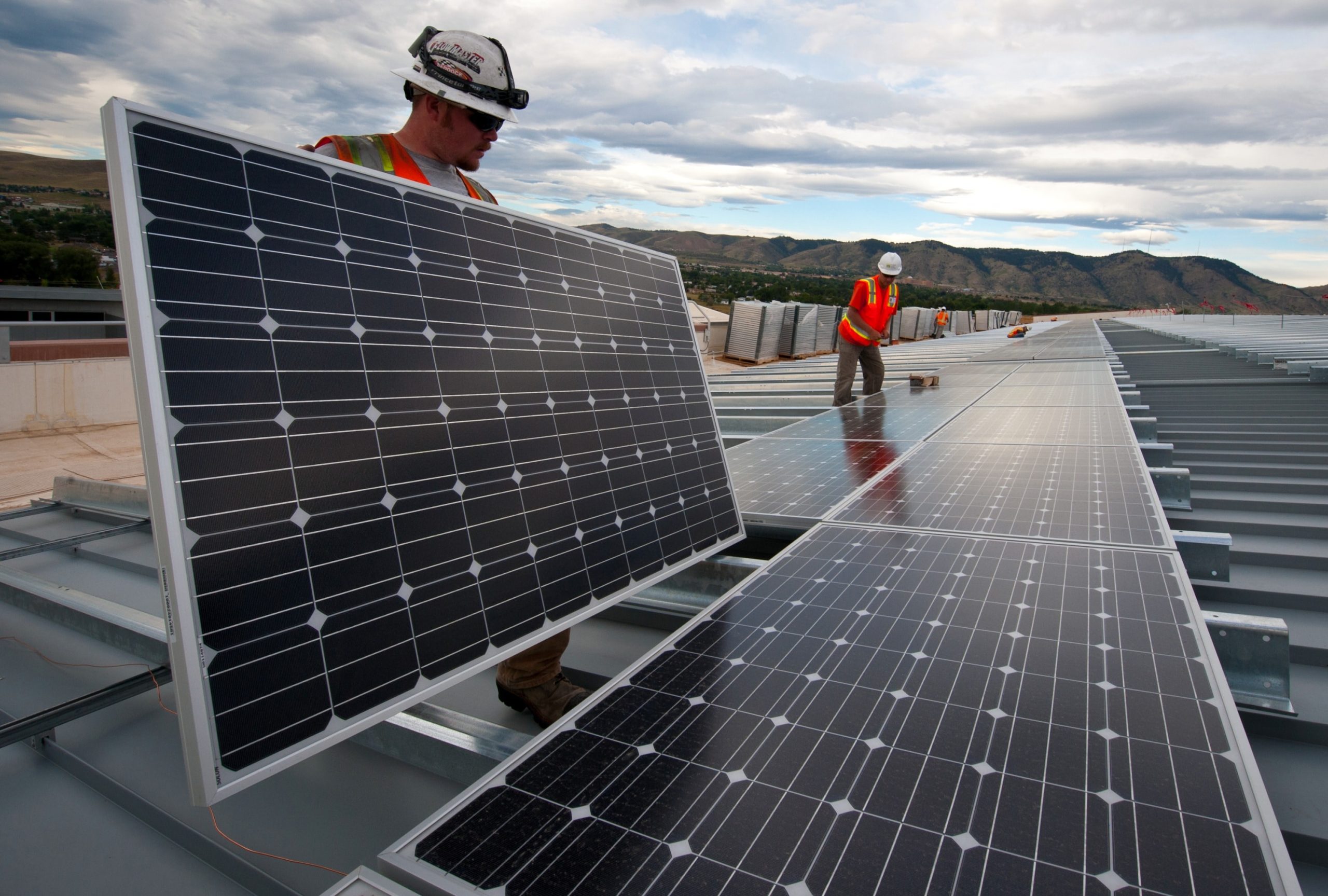 Imagem ilustrativa do texto sobre energia solar quando falta luz